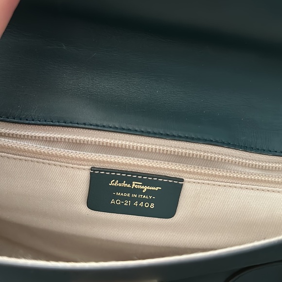 Vintage Salvatore Ferragamo shoulder bag - Picture 8 of 14